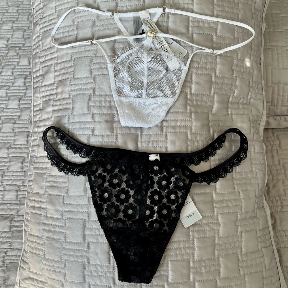 NWT INTIMISSIMI SET OF 2 THONGS